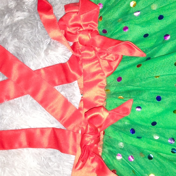 Unique Vintage Green Skirt with Red Accents - Picture 4 of 7